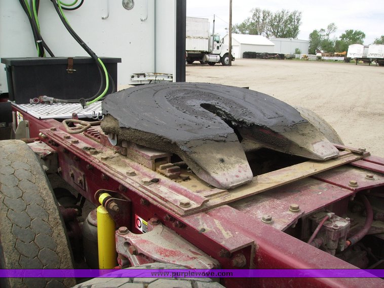 image for item 1005 2006 Kenworth W900B truck tractor