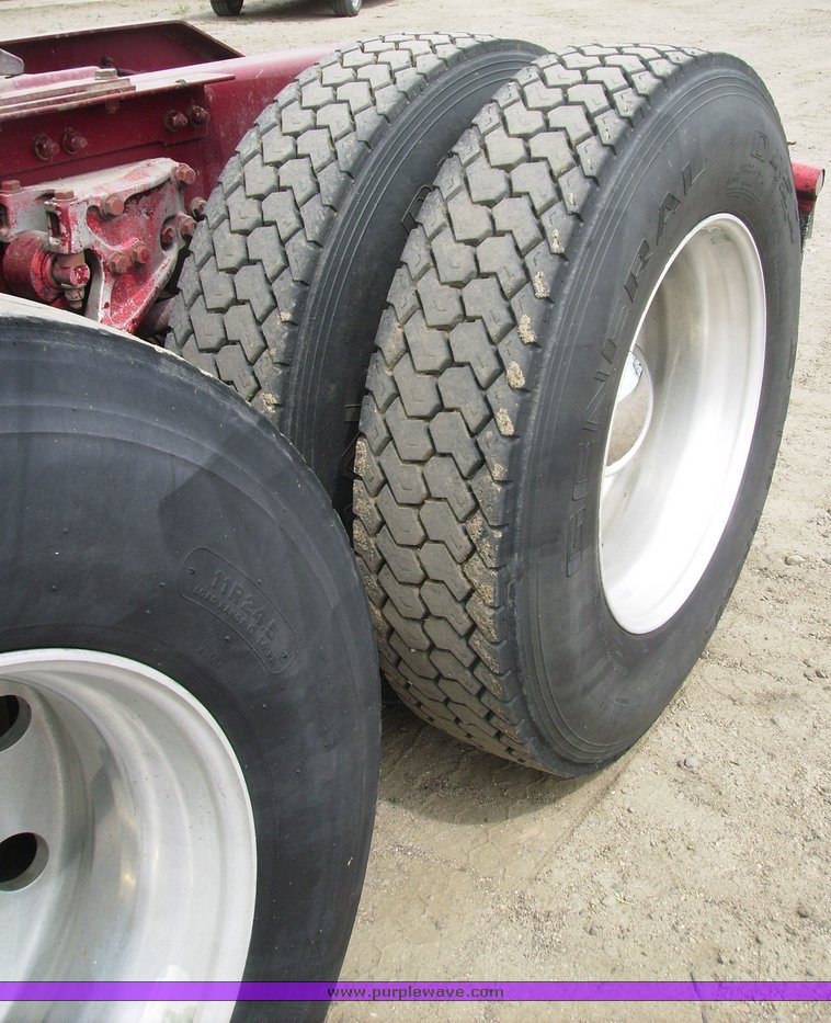 image for item 1005 2006 Kenworth W900B truck tractor