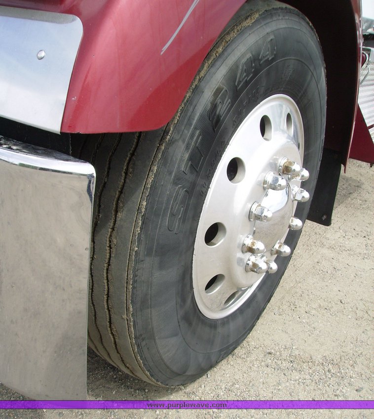 image for item 1005 2006 Kenworth W900B truck tractor