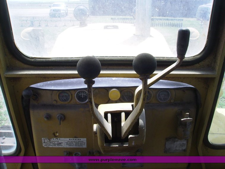 image for item 1051 Allis Chalmers HD11E dozer