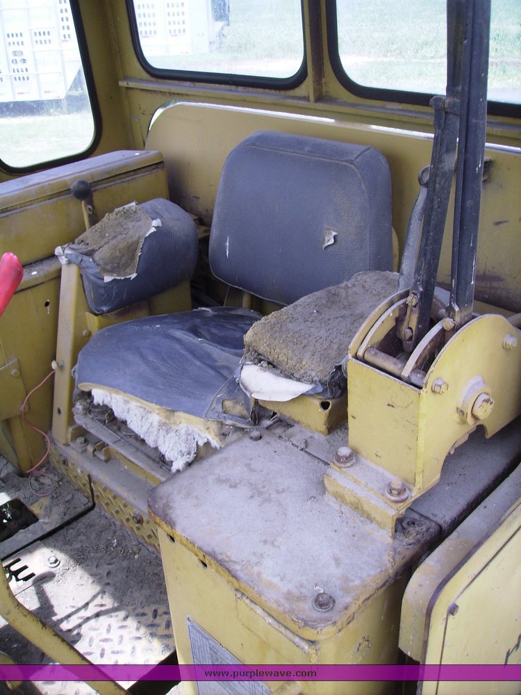 image for item 1051 Allis Chalmers HD11E dozer