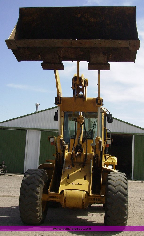 image for item 7071 2001 John Deere 624H wheel loader