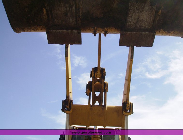 image for item 7071 2001 John Deere 624H wheel loader