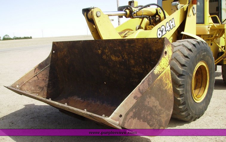 image for item 7071 2001 John Deere 624H wheel loader