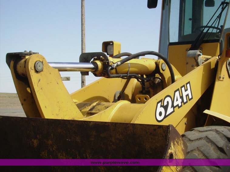 image for item 7071 2001 John Deere 624H wheel loader
