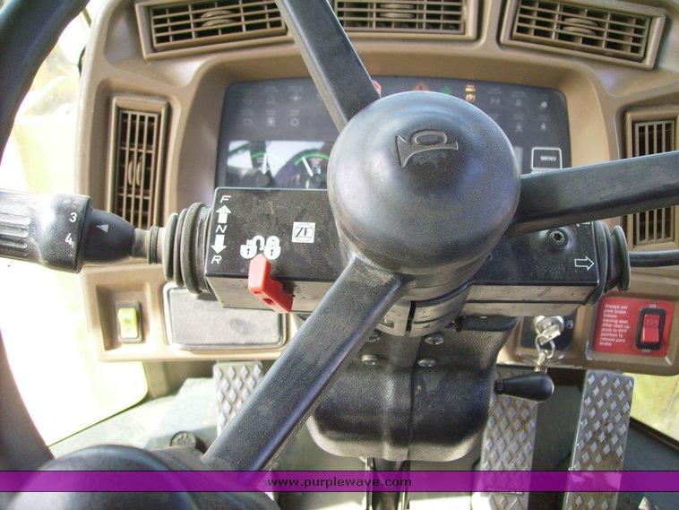 image for item 7071 2001 John Deere 624H wheel loader