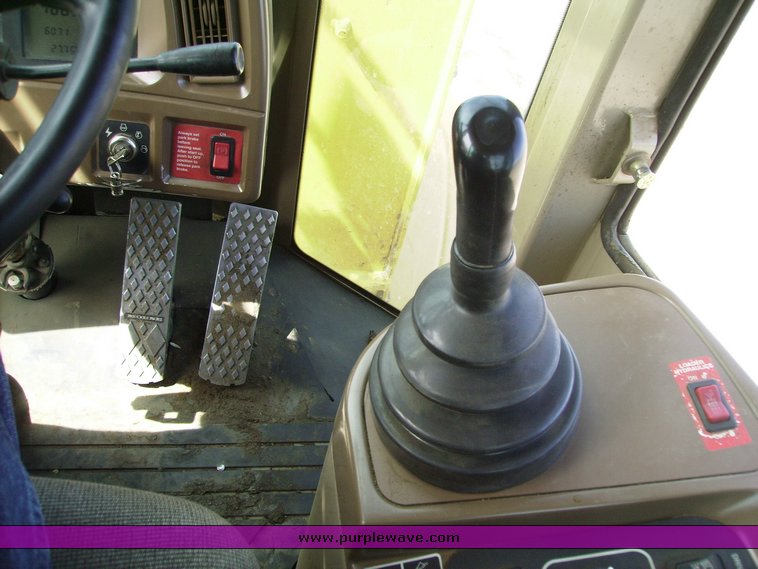 image for item 7071 2001 John Deere 624H wheel loader