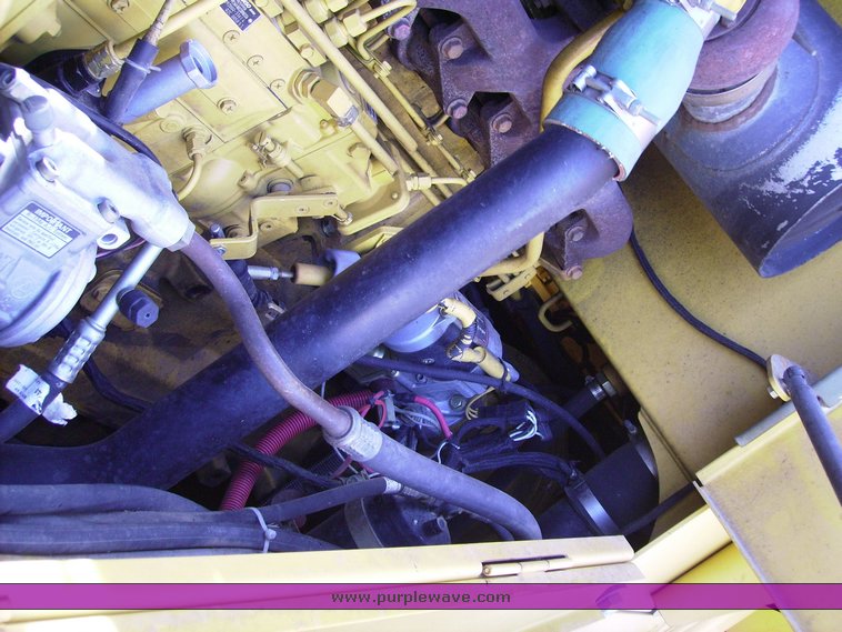 image for item 7071 2001 John Deere 624H wheel loader