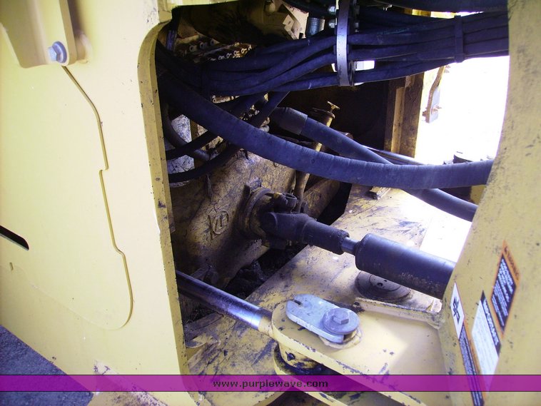 image for item 7071 2001 John Deere 624H wheel loader