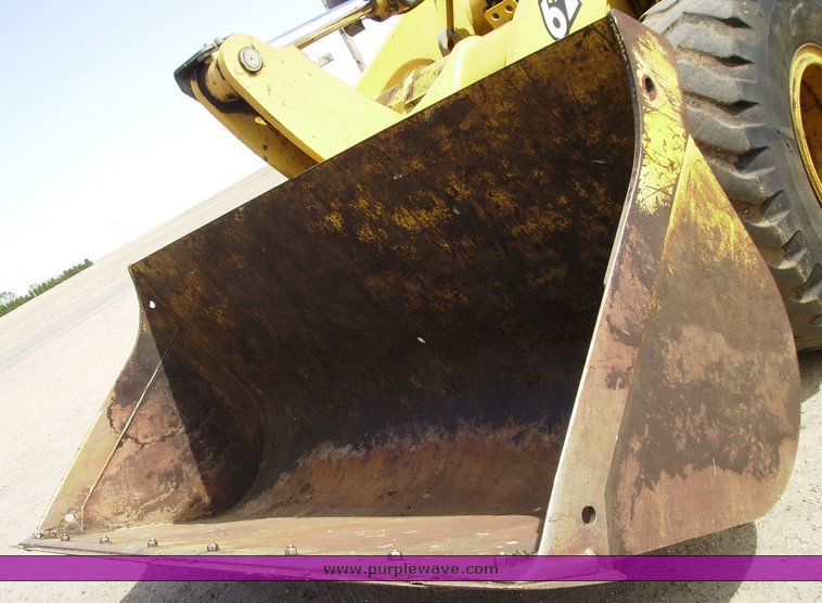 image for item 7071 2001 John Deere 624H wheel loader