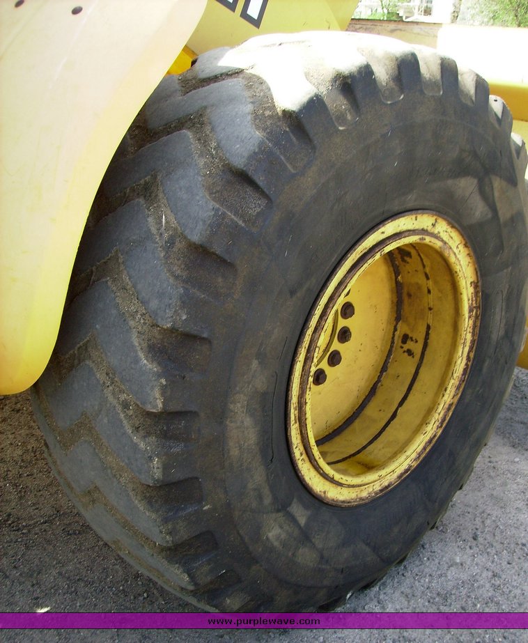 image for item 7071 2001 John Deere 624H wheel loader