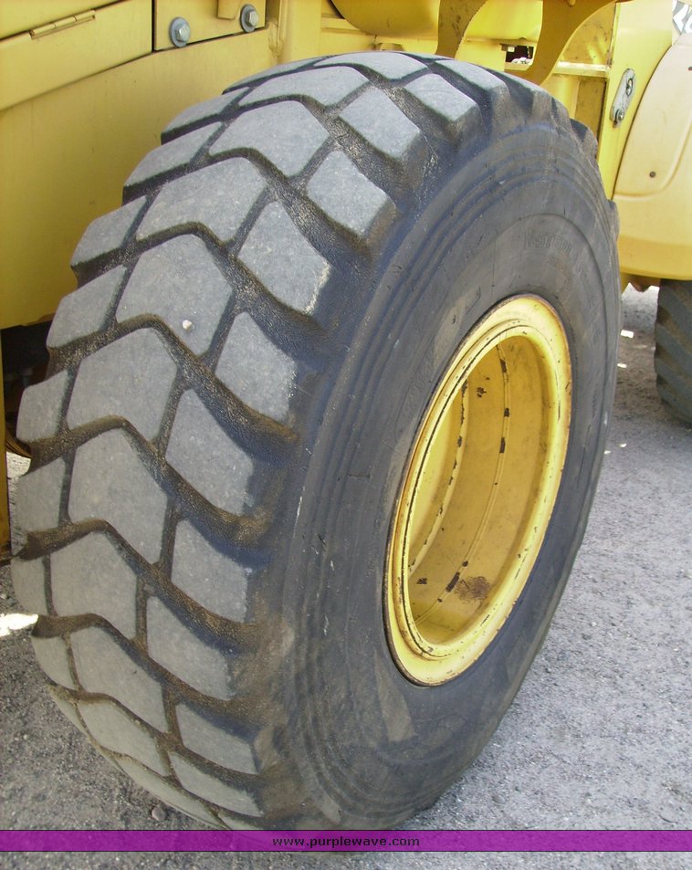 image for item 7071 2001 John Deere 624H wheel loader