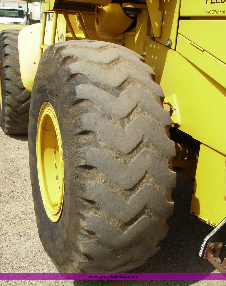 image for item 7071 2001 John Deere 624H wheel loader