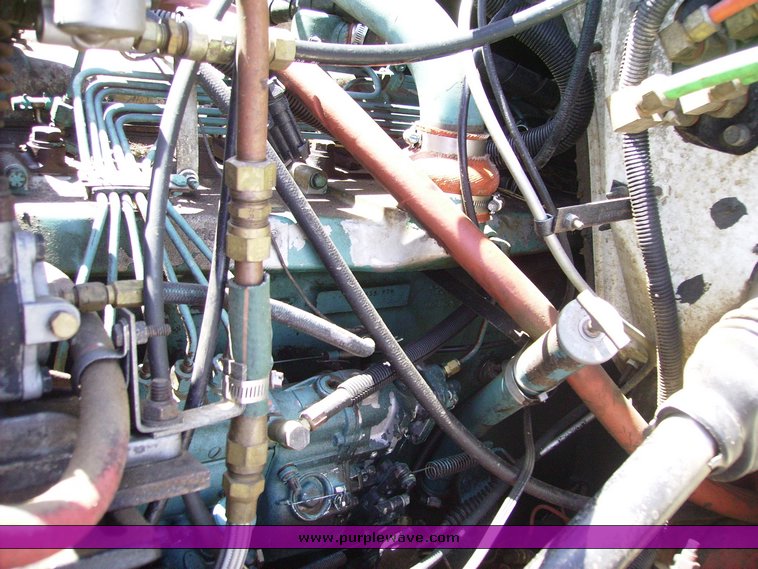 image for item 7073 1991 International 4900 feed truck