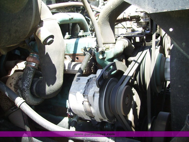 image for item 7073 1991 International 4900 feed truck