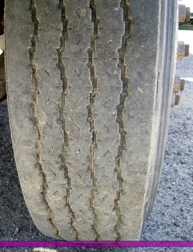 image for item 7073 1991 International 4900 feed truck