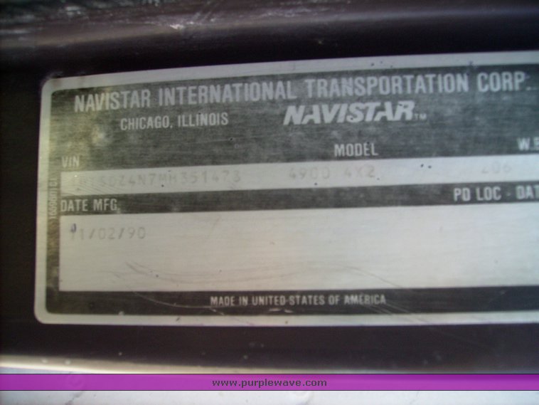 image for item 7073 1991 International 4900 feed truck