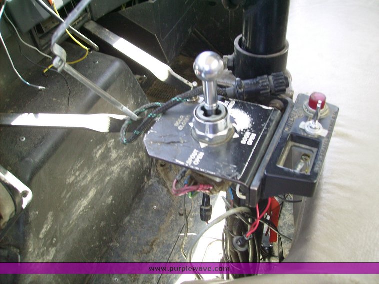 image for item 7078 1995 International 4900 feed truck