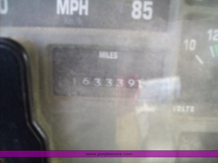 image for item 7078 1995 International 4900 feed truck