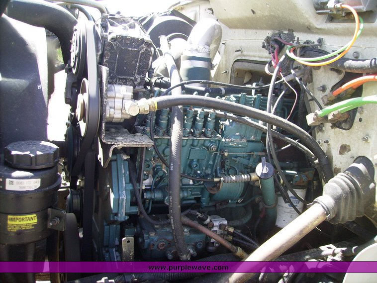 image for item 7078 1995 International 4900 feed truck