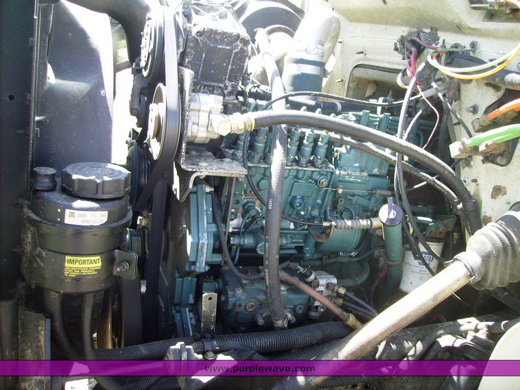 image for item 7078 1995 International 4900 feed truck