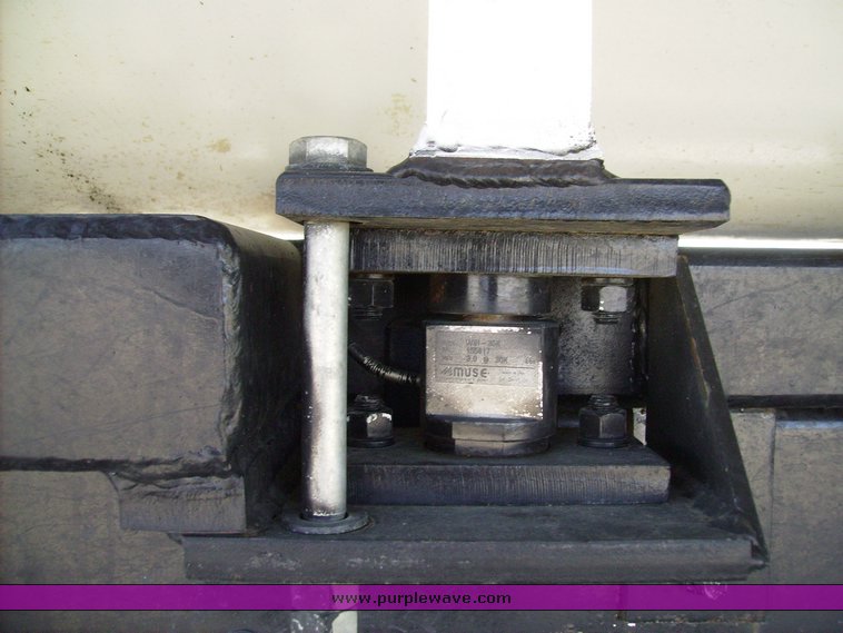 image for item 7078 1995 International 4900 feed truck