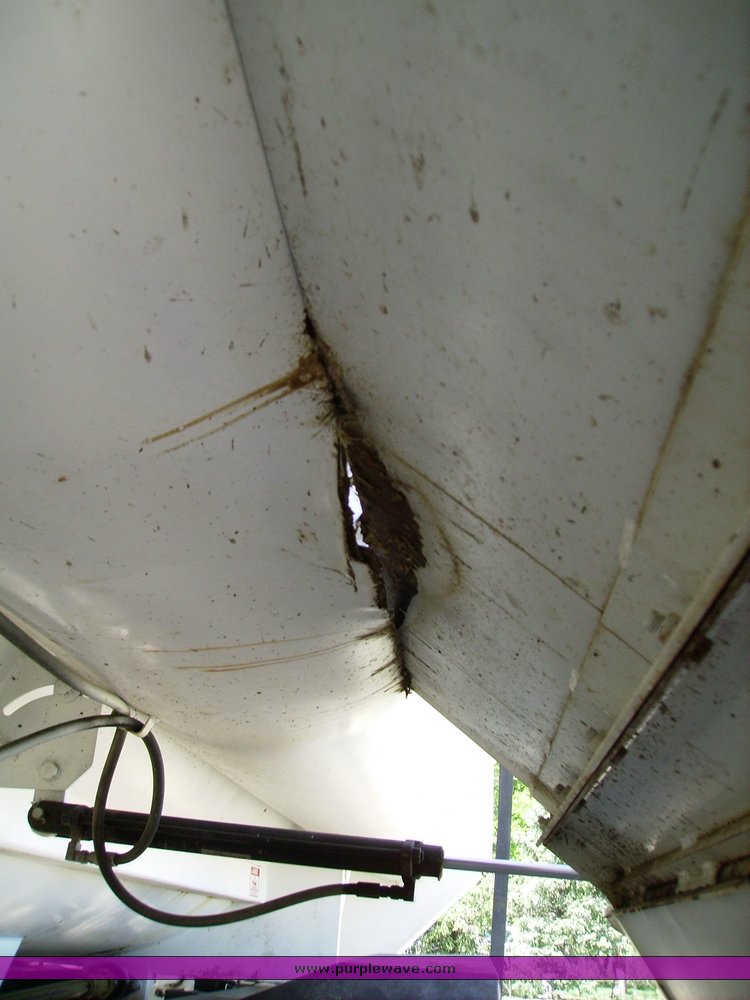 image for item 7078 1995 International 4900 feed truck