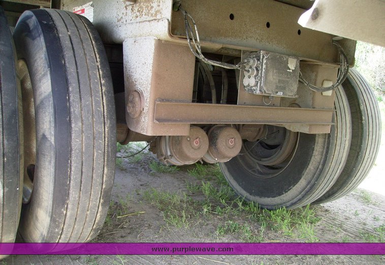 image for item 7302 1999 Wilson DWH 400C grain trailer