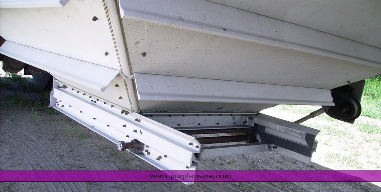 image for item 7302 1999 Wilson DWH 400C grain trailer