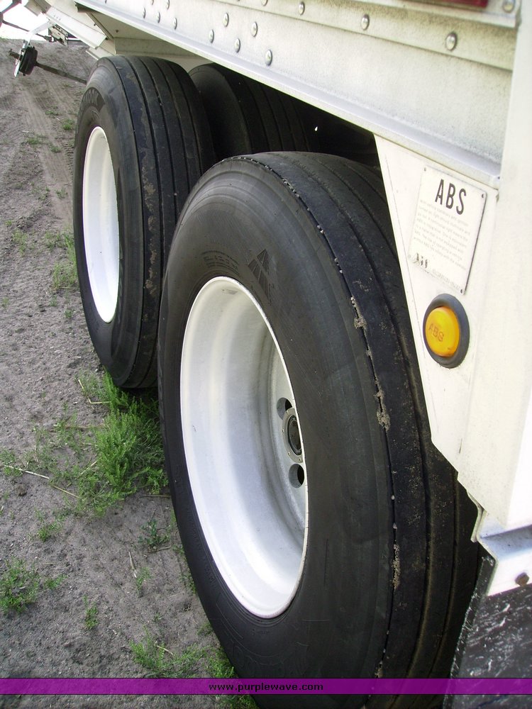 image for item 7302 1999 Wilson DWH 400C grain trailer