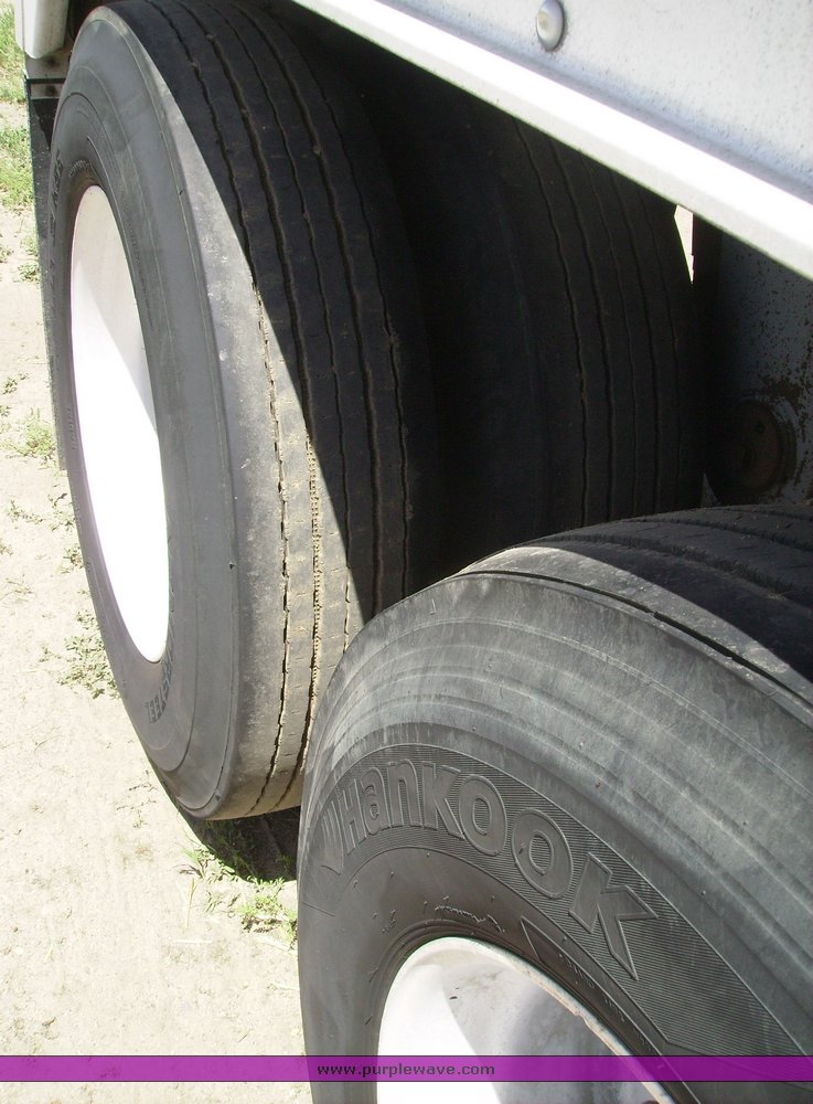 image for item 7302 1999 Wilson DWH 400C grain trailer