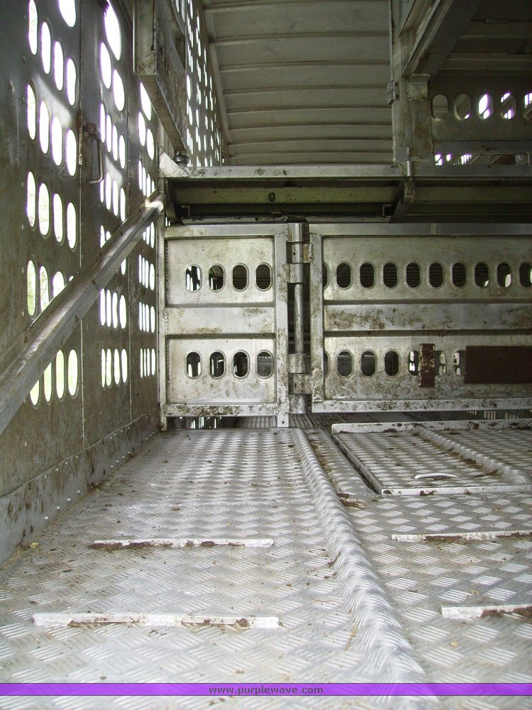 image for item 7315 1999 Barrett livestock trailer