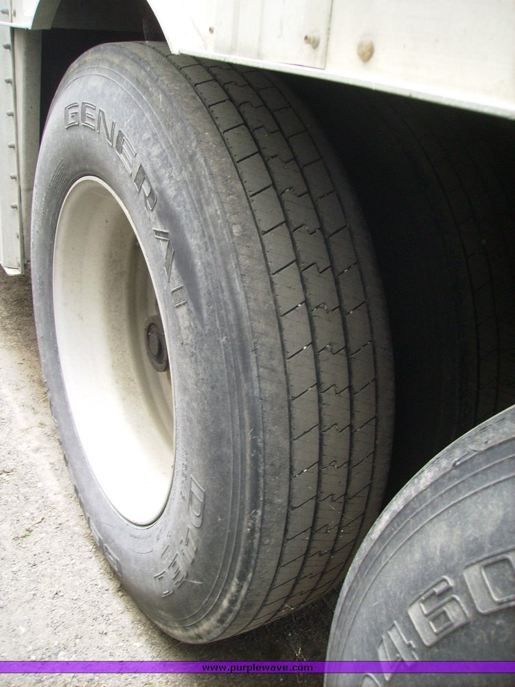 image for item 7315 1999 Barrett livestock trailer