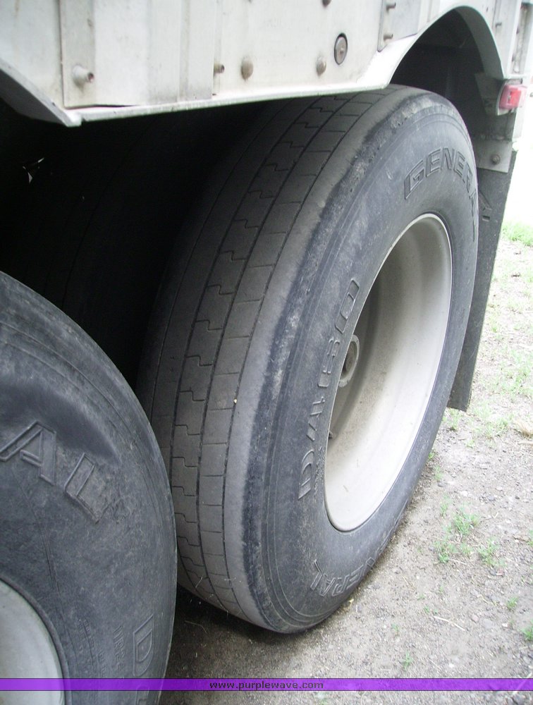 image for item 7315 1999 Barrett livestock trailer