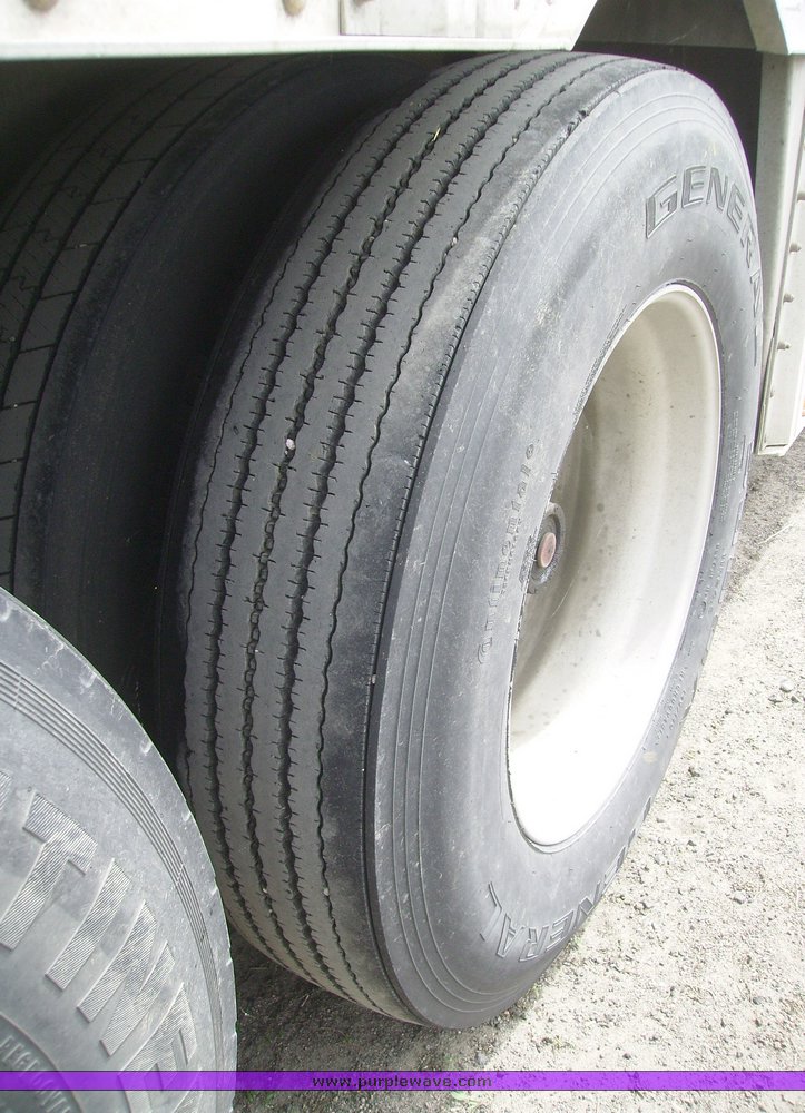 image for item 7315 1999 Barrett livestock trailer