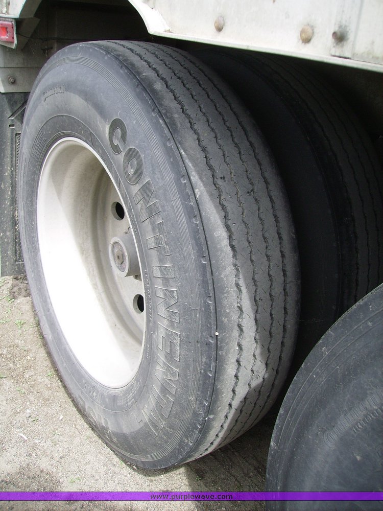 image for item 7315 1999 Barrett livestock trailer