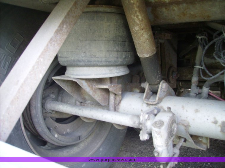 image for item 7315 1999 Barrett livestock trailer