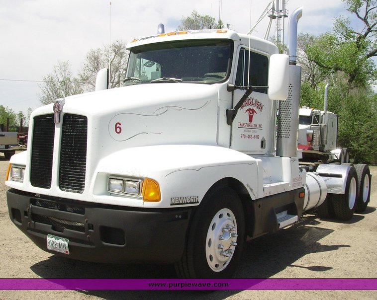 image for item 7316 1990 Kenworth T600 day cab truck tractor