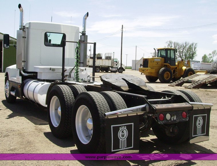 image for item 7316 1990 Kenworth T600 day cab truck tractor