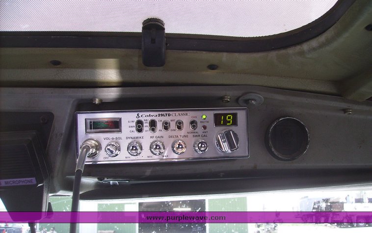 image for item 7316 1990 Kenworth T600 day cab truck tractor