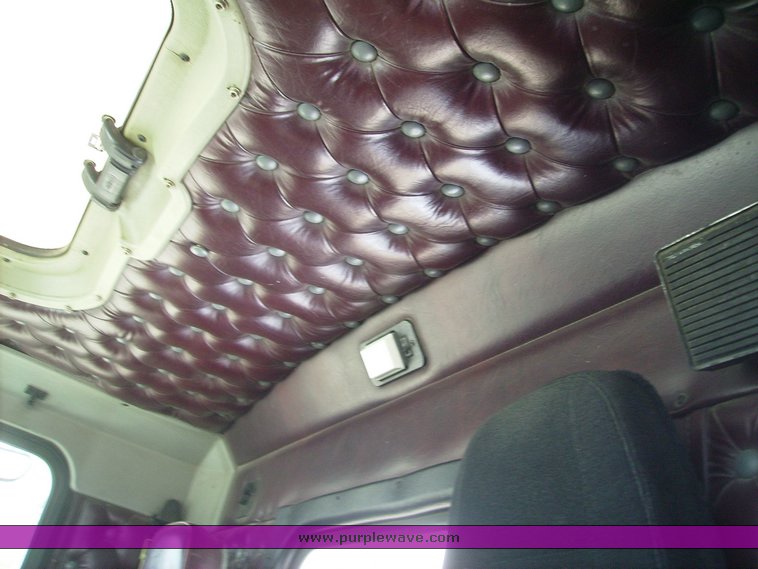 image for item 7316 1990 Kenworth T600 day cab truck tractor