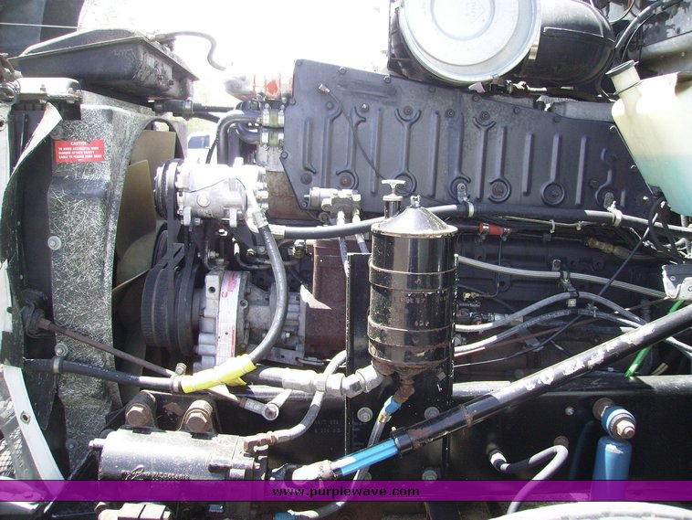 image for item 7316 1990 Kenworth T600 day cab truck tractor