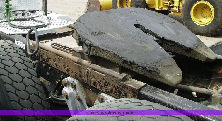 image for item 7316 1990 Kenworth T600 day cab truck tractor