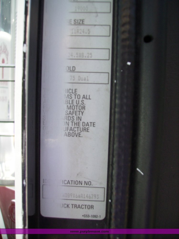 image for item 7316 1990 Kenworth T600 day cab truck tractor