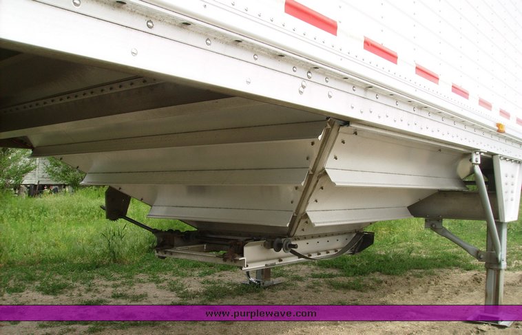 image for item 7331 2000 Wilson DWH 400C grain trailer