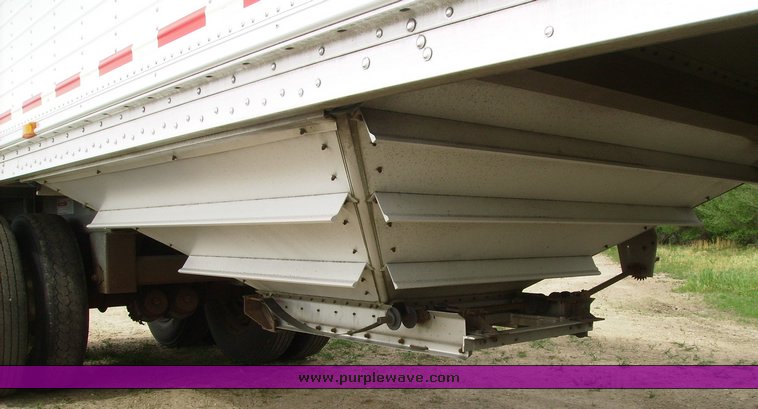 image for item 7331 2000 Wilson DWH 400C grain trailer