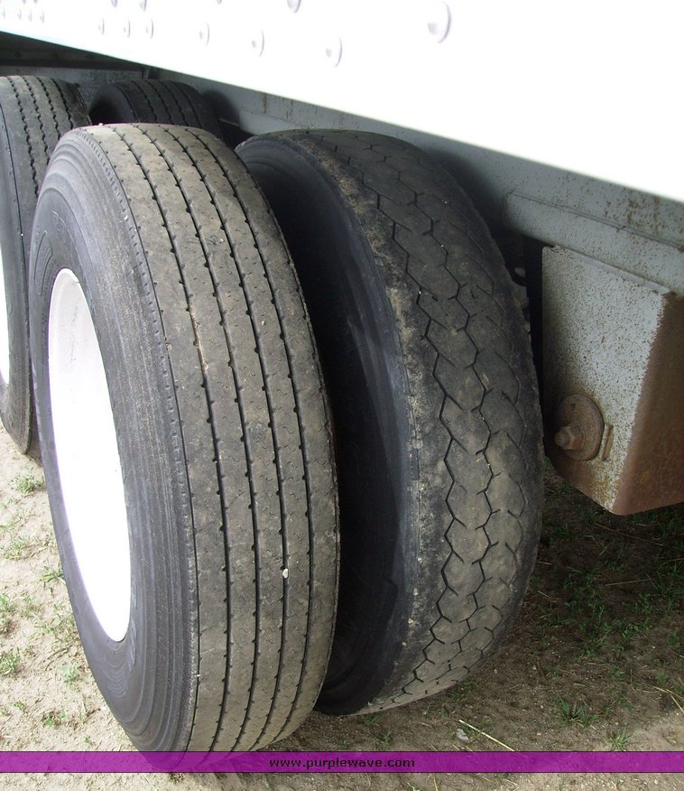 image for item 7331 2000 Wilson DWH 400C grain trailer