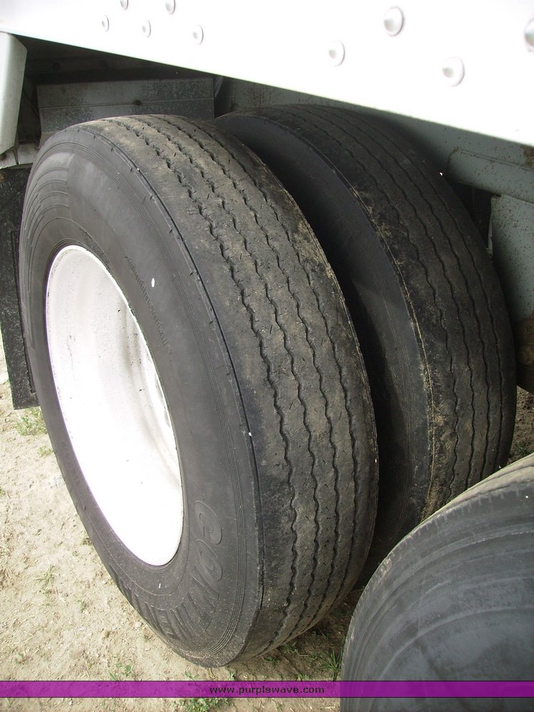 image for item 7331 2000 Wilson DWH 400C grain trailer