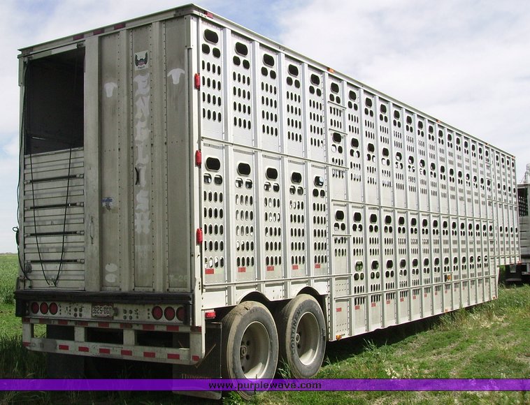 image for item 7332 2001 Barrett livestock trailer