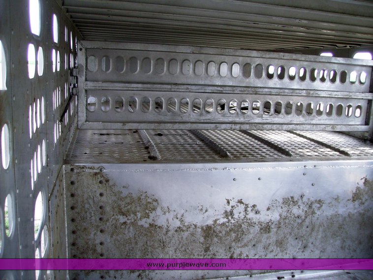 image for item 7332 2001 Barrett livestock trailer